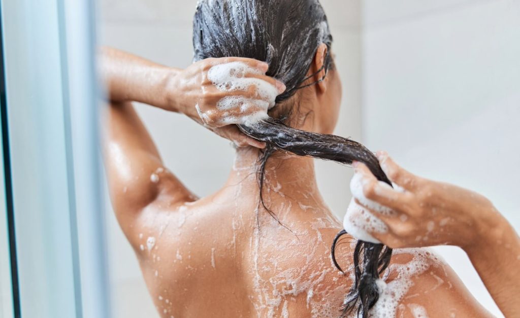 Differenza_tra_balsamo_conditioner_e_leave_in_guida_pratica_per_scegliere_il_prodotto_giusto_a704cde17a